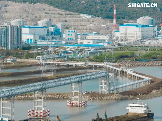 1月1日，國務(wù)院國資委新聞中心發(fā)布2024年度央企十大“超級(jí)工程”和央企十大“國之重器”，河鋼集團(tuán)舞鋼公司參與研制的我國首個(gè)工業(yè)用途核能供汽項(xiàng)目“和氣一號(hào)”和中俄東線天然氣管道工程、中國南極秦嶺站，我國自主設(shè)計(jì)建造的首艘大洋鉆探船“夢想”號(hào)、亞洲首艘圓筒型海上油氣加工廠“?？惶?hào)”、我國自主研制的更大直徑盾構(gòu)機(jī)“江海號(hào)”分別入選。  2024年以來，舞鋼公司深入落實(shí)“1127”工作規(guī)劃，堅(jiān)持“以客戶需求為導(dǎo)向”，大力推進(jìn)技術(shù)營銷，奮力拓展市場；強(qiáng)化科技創(chuàng)新驅(qū)動(dòng)，以填補(bǔ)國內(nèi)市場空白為目標(biāo)，研發(fā)更多具有舞鋼特色的新產(chǎn)品，助力國家“超級(jí)工程”建設(shè)和“大國重器”制造。